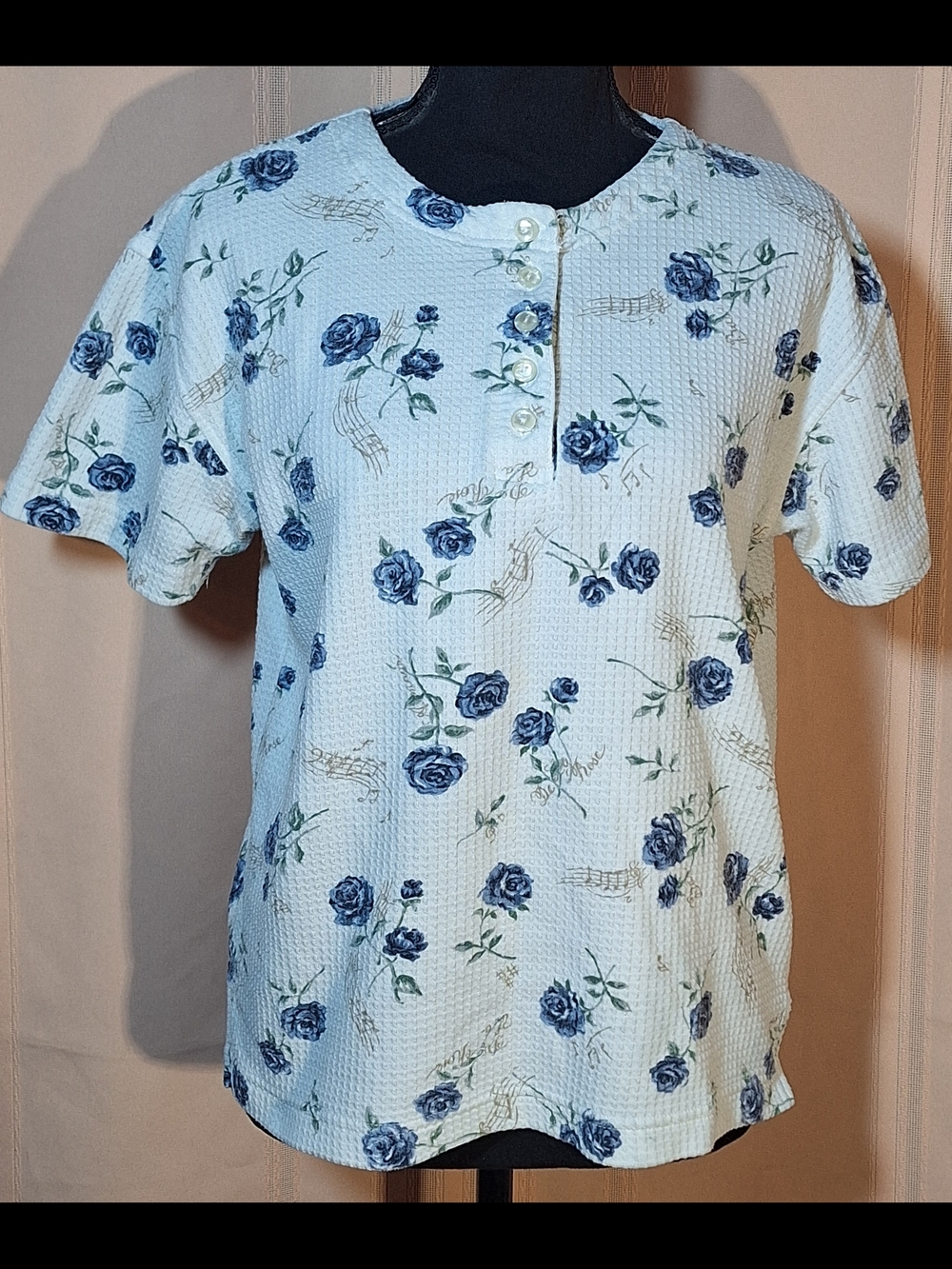 BOLD SPIRIT Blue Rose Print Short Sleeve Henley Top